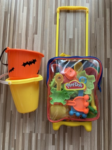 Zdjęcie oferty: Duży zestaw zabawek do piaskownicy w walizce