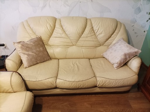 Zdjęcie oferty: Tapczan sofa 2 fotele skórzane