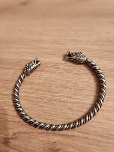 Zdjęcie oferty: Wikińska srebrna bransoleta z głowami wilków 
