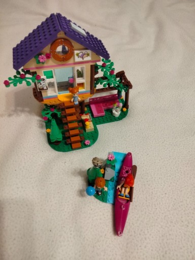 Zdjęcie oferty: LEGO Friends Leśny domek 41679