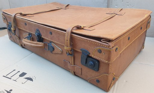 Zdjęcie oferty: Stara walizka skórzana