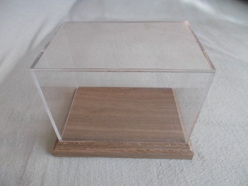 Zdjęcie oferty: Podstawka dąb z gablotką z plexi do modeli dioram