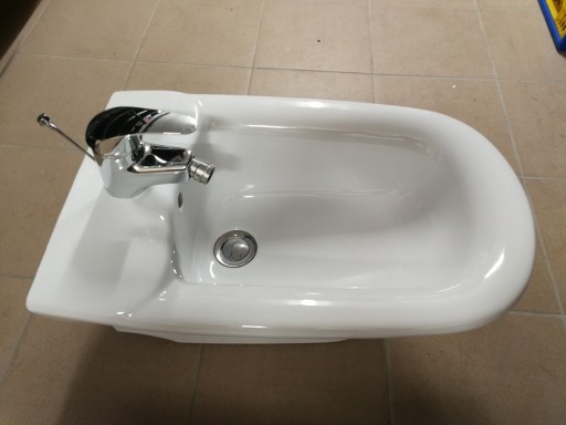 Zdjęcie oferty: Bidet Roca  Dama z osprzętem