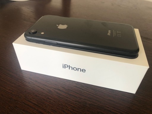 Zdjęcie oferty: iPhone XR 128 GB na gwarancji + dodatki