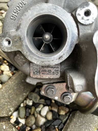 Zdjęcie oferty: Turbosprężarka Audi 04L253019A