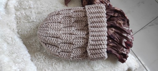 Zdjęcie oferty: Czapka ręcznie zrobiona na jesień i zimę.  Beżowa.