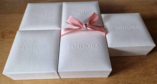 Zdjęcie oferty: Pandora pudełko duże, 9x9x4,5, po biżuterii
