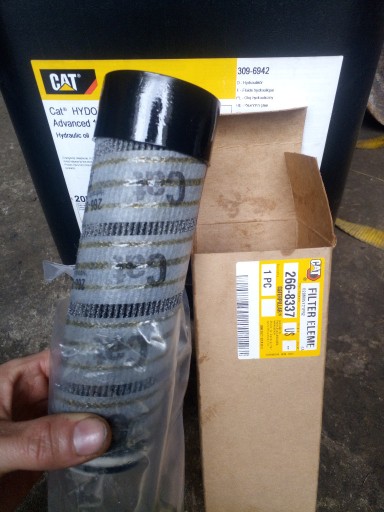 Zdjęcie oferty: Filtr oleju hydraulicznego minikoparki CAT 301.6C