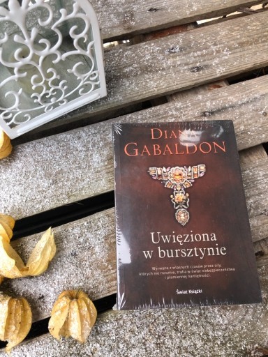 Zdjęcie oferty: „Uwięziona w bursztynie” D. Gabaldon-nowa, w folii