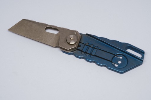 Zdjęcie oferty: Nożyk składany ze stali proszkowej SV35N, tytan PREZENT