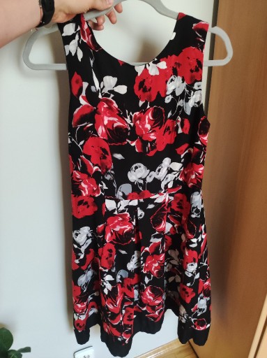 Zdjęcie oferty: Rozkloszowana sukienka w kwiaty na lato F&F 40 L