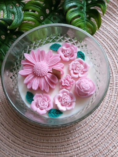 Zdjęcie oferty: Świeczka świeca sojowa w szkle kwiaty ROSE
