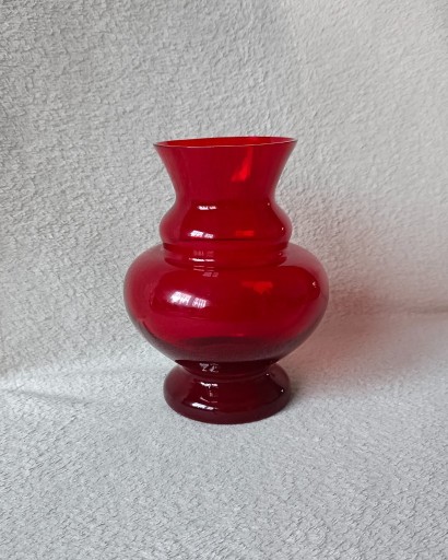Zdjęcie oferty: Dekoracyjny czerwony wazon