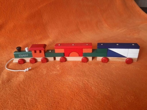 Zdjęcie oferty: TRAIN drewniany pociąg z klockami,lokomotywa+2 wag