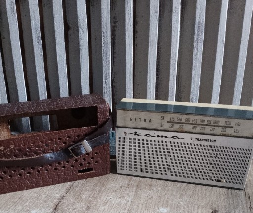 Zdjęcie oferty: Radioodbiornik KAMA  7 transistor + kabura 