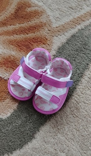 Zdjęcie oferty: Sandałki dla dziewczynki niemowlaka