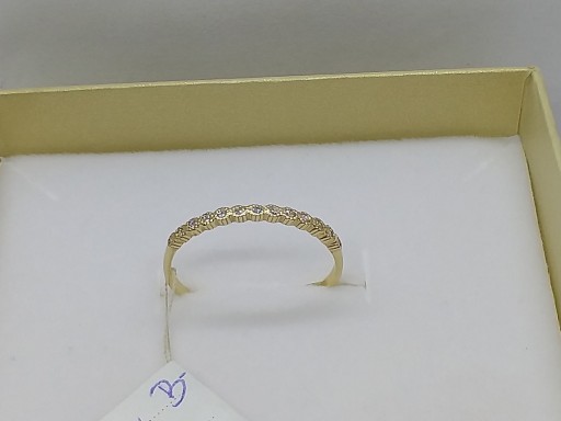 Zdjęcie oferty: Subtelniutki pierścionek złoty z brylantami 