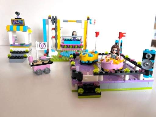 Zdjęcie oferty: LEGO Friends 41133 Autka w parku rozrywki komplet 