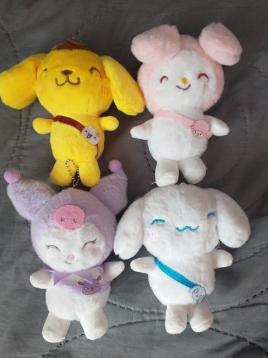 Zdjęcie oferty: Zestaw 4 maskotki zawieszki z Hello Kitty nowe