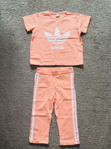 Zdjęcie oferty: Adidas Zestaw dla dziecka Koszulka i spodnie 5/6