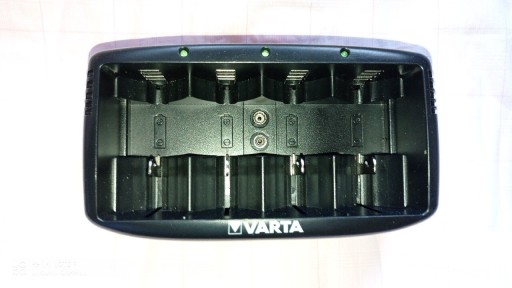 Zdjęcie oferty: Ładowarka akumulatorow NiMh Varta, D,C,AA,AAA,9 V.