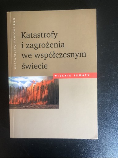 Zdjęcie oferty: Książka Katastrofy i zagrożenia we współczesnym 