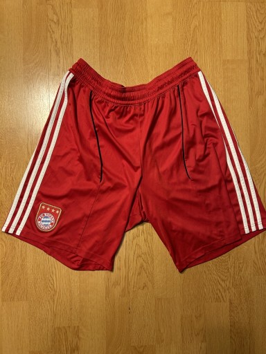 Zdjęcie oferty: Spodenki sportowe Adidas Bayern Monachium