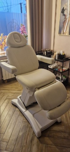Zdjęcie oferty: Fotel kosmetyczny elektryczny 