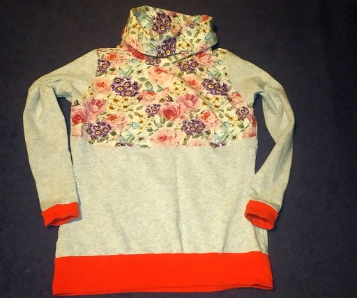 Zdjęcie oferty: Bluza półgolf w kwiaty