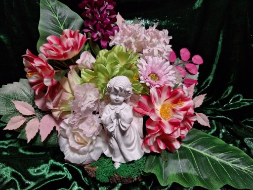 Zdjęcie oferty: Stroik kwiatowy z Aniołkiem na cmentarz płyta 