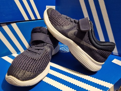 Zdjęcie oferty: Nike buciki dla dzieci rozmiar 29,5 jak nowe