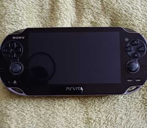 Zdjęcie oferty: KONSOLA PS VITA + AKCESORIA 