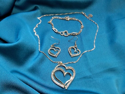 Zdjęcie oferty: Nowy komplet biżuterii serce prezent dzień kobiet