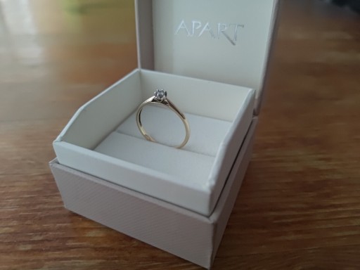 Zdjęcie oferty: Pierścionek zaręczynowy złoty z brylantem.