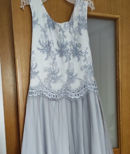 Zdjęcie oferty: Srebrno biała sukienka An Mar 
