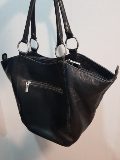 Zdjęcie oferty: Torebka DAMSKA czarna naturalna skóra - mieści format A4