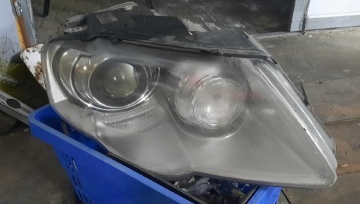 Zdjęcie oferty: Lampa prawa przód VW Passat B6