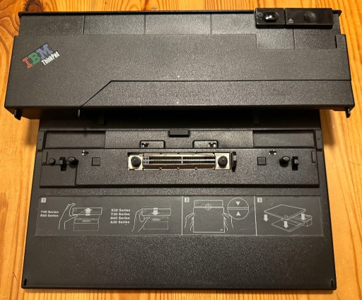 Zdjęcie oferty: STACJA DOKUJĄCA IBM 74P6733 do THINKPAD T20 T21 T22 T23 T30 T40 T41 T42 T43