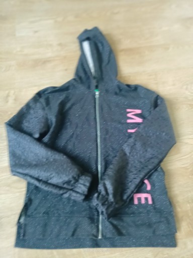 Zdjęcie oferty: Bluza Benetton r.176