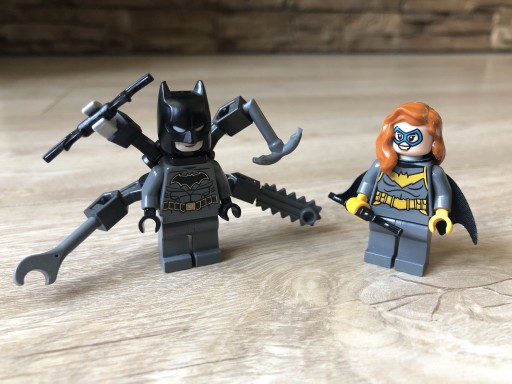 Zdjęcie oferty: Lego figurka Batman zbroja + Batgirl + komiks 1/22