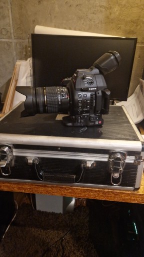 Zdjęcie oferty: Profesjonalna kamera Canon c100 markII plus obiektyw 28-300