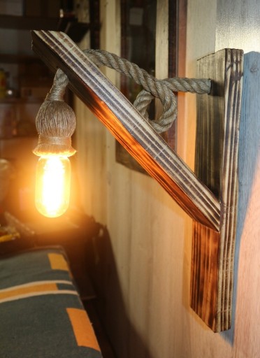 Zdjęcie oferty: Lampa ścienna z drewna, kinkiet, loft, vintage