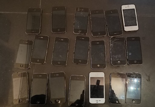 Zdjęcie oferty: iPhone 1332 (4) uszkodzone . Patrz opis