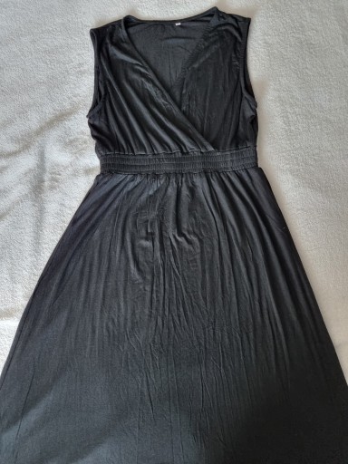 Zdjęcie oferty: Czarna sukienka maxi bez rękawów, dekolt kopertowy