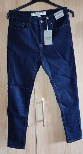 Zdjęcie oferty: Spodnie jeansowe nowe - krój super skiny 