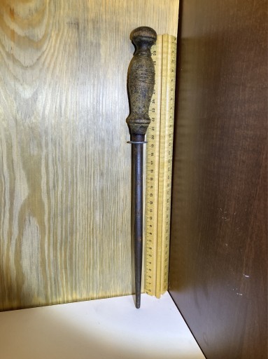 Zdjęcie oferty: stara stalka ostrzalka do nozy drewniana rączka