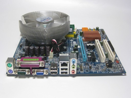 Zdjęcie oferty: Gigabyte GA-M61SME-S2 Athlon 64 X2 4200+ RAM 1GB
