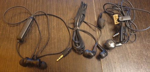 Zdjęcie oferty:  słuchawki 3 sztuki do ucha jedne bezprzewodowe