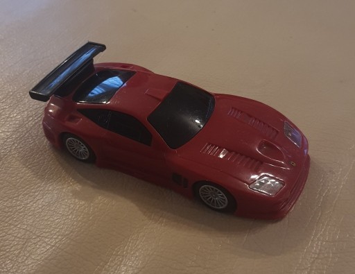 Zdjęcie oferty: samochodzik auto czerwony Ferrari