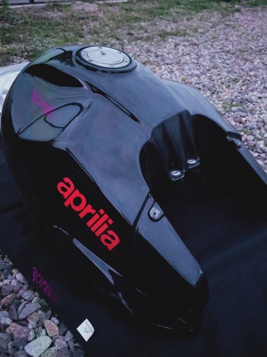 Zdjęcie oferty: Zbiornik Aprilia ETV1000 caponord.